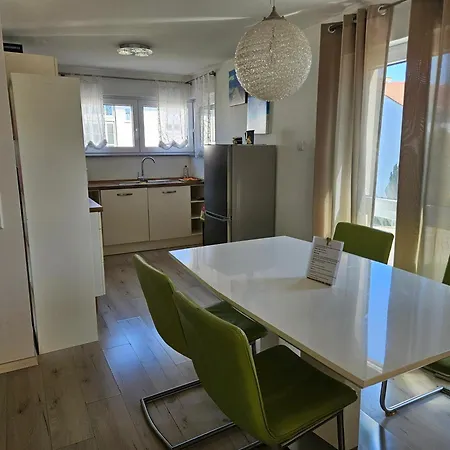 Jollen Apartment *